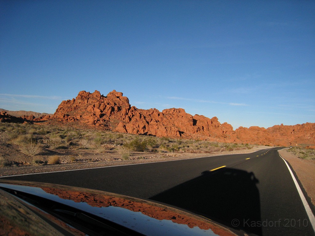 Las Vegas 2010 - Valley of Fire 0881.JPG - The 2010 Las Vegas Fire - Ice and Sweat Tour. Half Marathon, Red Rock Canyon, Mt. Charleston, Casinos, Valley of Fire.... and buffets!